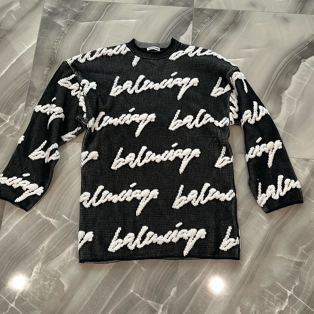 Balenciaga oversized sweater size Small.